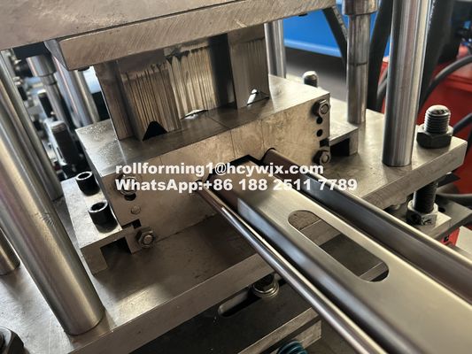 Kualitas  Customizable Shutter Door Roll Forming Machine For Your Unique Manufacturing Needs pabrik