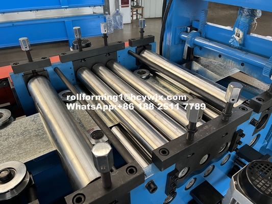 Galvanized Steel Chain Drive Otomatis CZ Purlin Roll Forming Machine 14-18 Stasiun 1.2-1.8mm