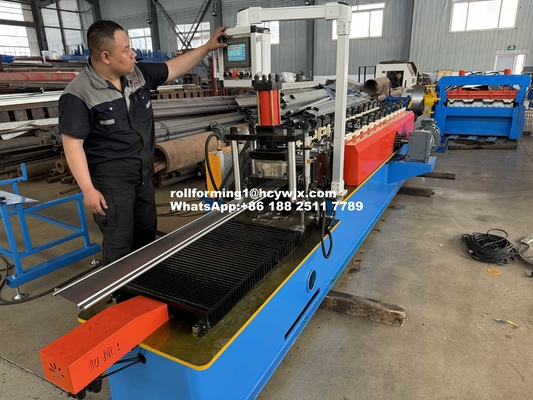 Rantai Transmisi Shutter Door Roll Forming Machine Dengan Bahan Cr12 Cutting Blade