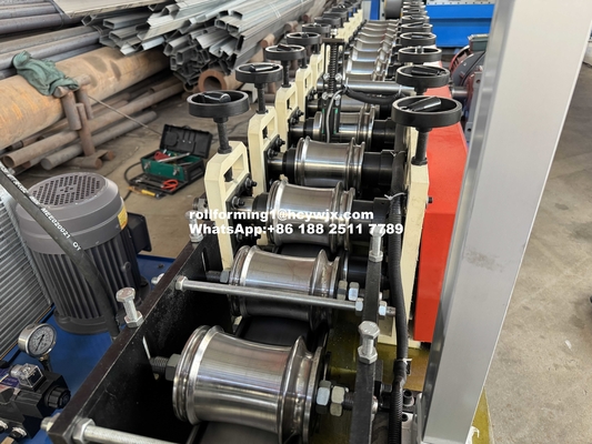 Rantai Transmisi Shutter Door Roll Forming Machine Dengan Bahan Cr12 Cutting Blade