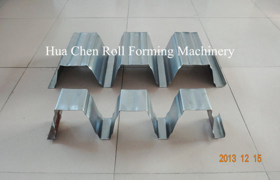 1.2mm Ketebalan 28T Berat Metal Deck Roll Forming Machine dengan 1 tahun garansi untuk produksi lantai dek