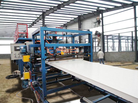 Berwarna Baja Foamed Sandwich Panel Roll Forming Machine Pemotongan Hidrolik