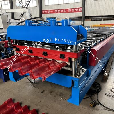 Stasiun Forming Custom 13-22 Metal Roof Tile Roll Forming Machine dengan Tegangan 380V dan 5.5+4KW Power untuk Color Steel Tile